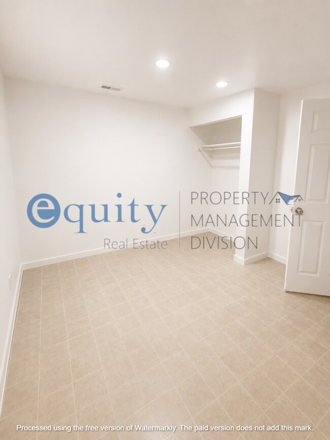 Building Photo - 5534 S Tropicana Dr