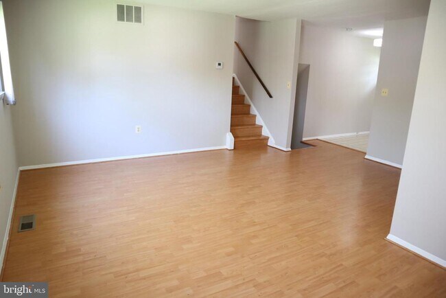 Building Photo - 910 Allan Rd