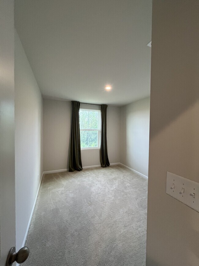 Building Photo - 1532 39th Ave Lp NE