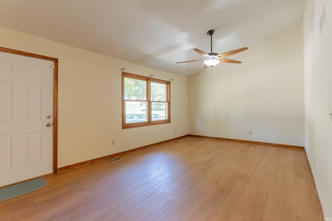 Building Photo - 6800 Oakmont Ct