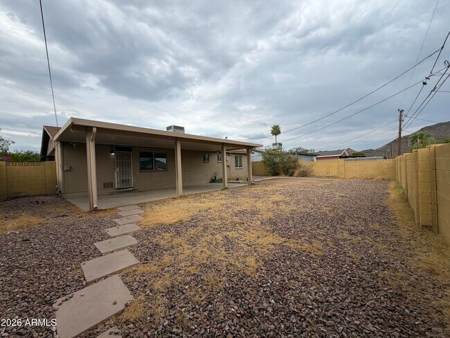 Building Photo - 1207 E Christy Dr