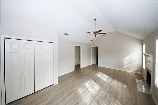 Building Photo - 361 Colley St
