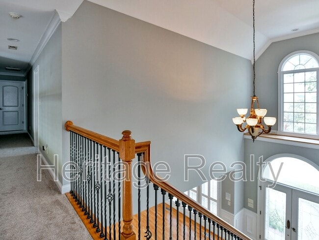 Building Photo - 1856 Greywell Rd