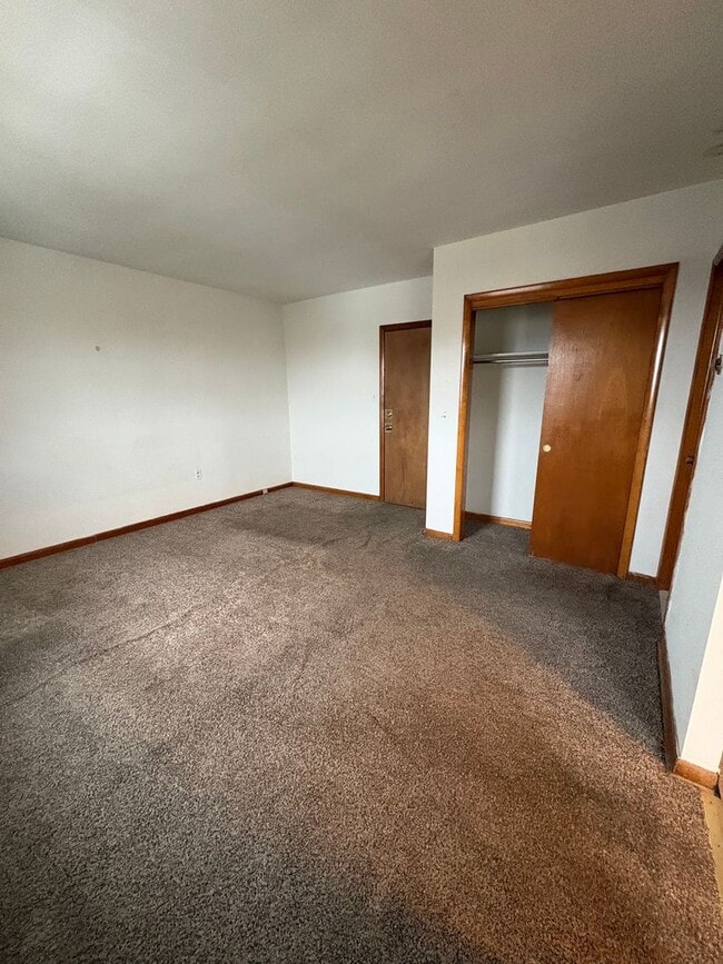 Building Photo - 50 W 7th Ave