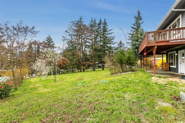 Building Photo - Beautiful 4 Bedroom Close to Everything!