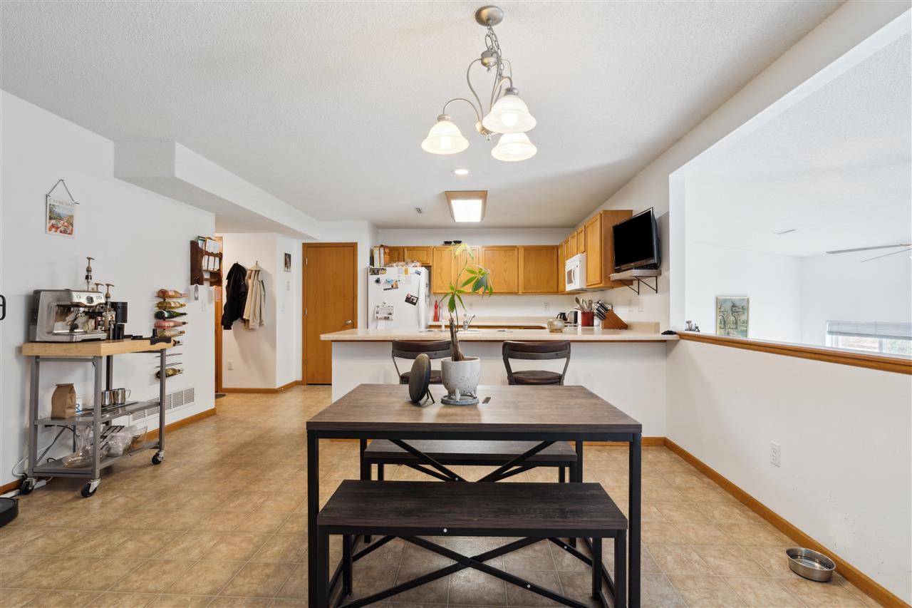 Building Photo - 533 E Goldfinch Dr