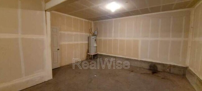 Building Photo - 5719 NE 135th Ave