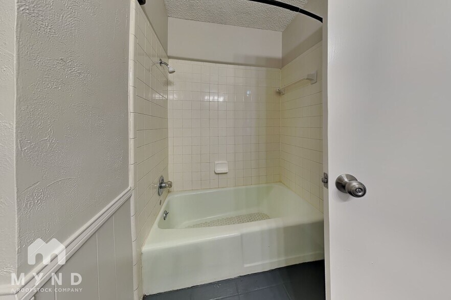 Building Photo - 408 Park Center Blvd