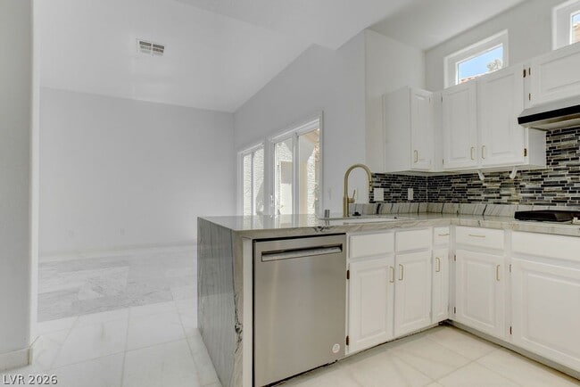 Building Photo - 8953 Diamond Falls Dr