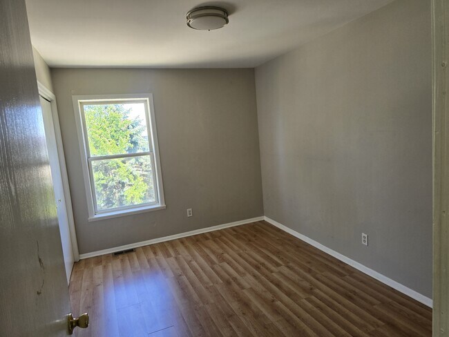 Building Photo - 96 E Montcalm St