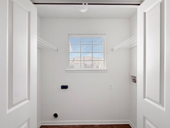 Building Photo - Luxe 1-Bedroom Haven: Serene Lakeside Livi...
