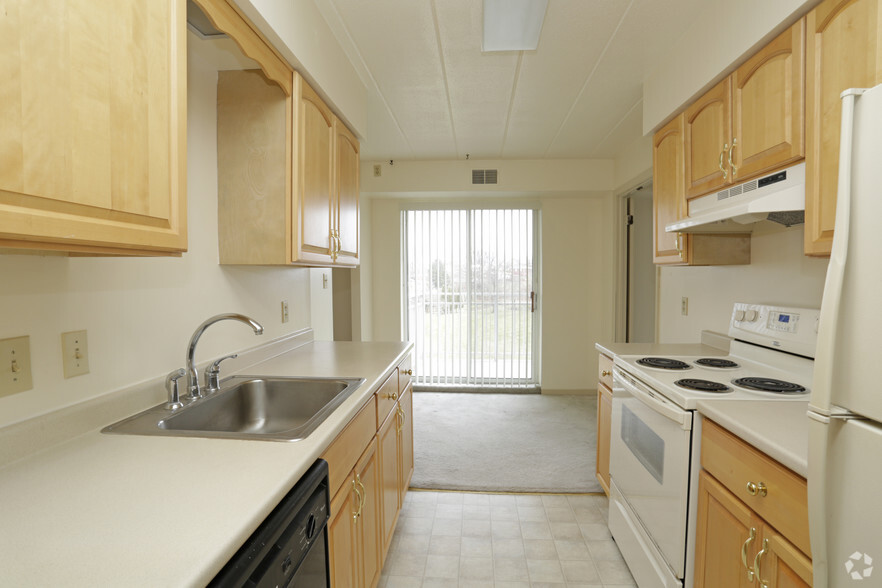 The Greenhurst - Kitchen - Bower Hill Apartments