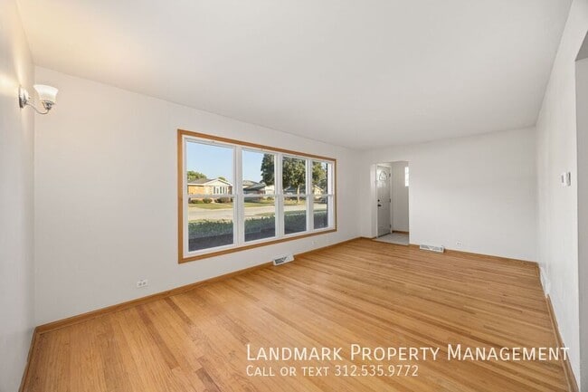 Building Photo - 8206 McVicker Ave
