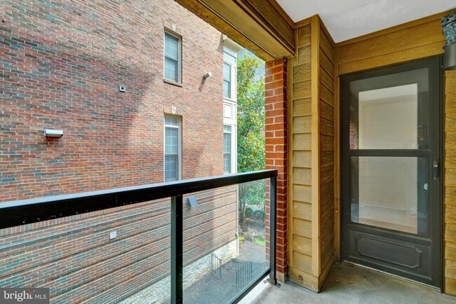 Building Photo - 1029 N Stuart St