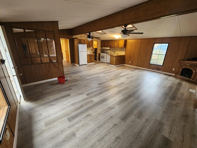 Building Photo - 2966 Laird Ave