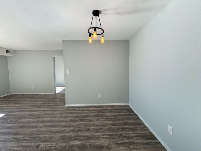 Building Photo - 1287 Schaub Dr