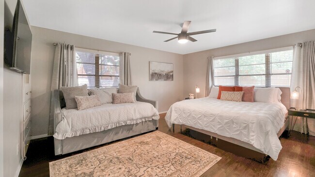 Building Photo - 2134 Bandera Rd