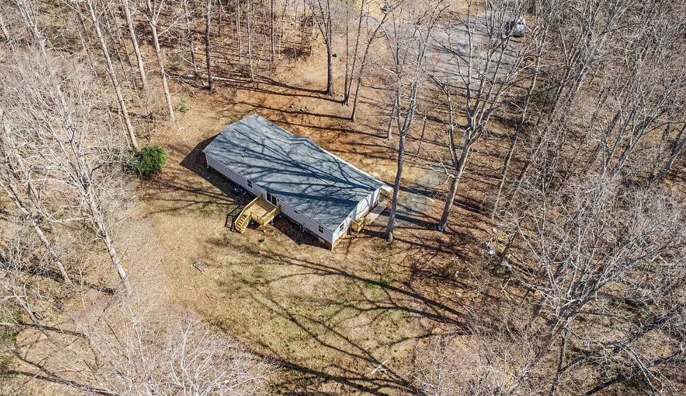 Building Photo - 5050 Park Creek Dr