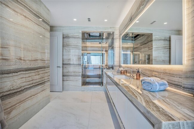 Building Photo - 17901 Collins Ave