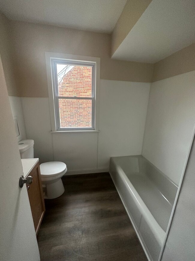 Building Photo - 3bd Single Water/Sewer Included Section 8