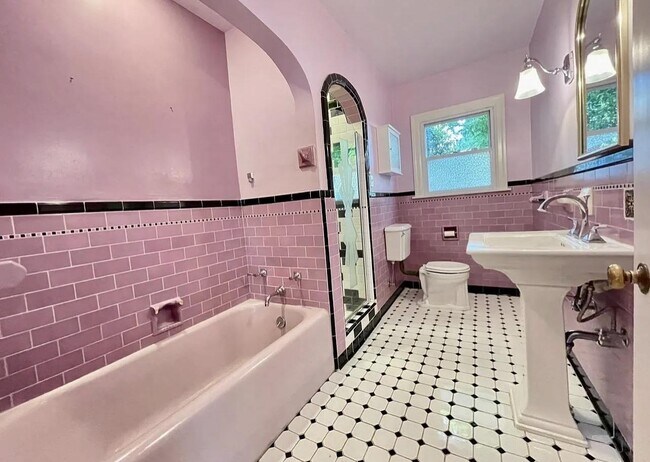 Building Photo - 1127 Clark Way