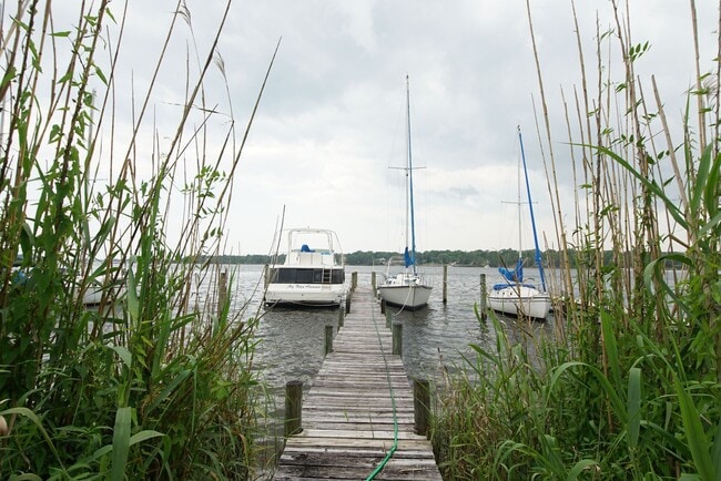 Building Photo - Waterfront Townhome in Central Niceville