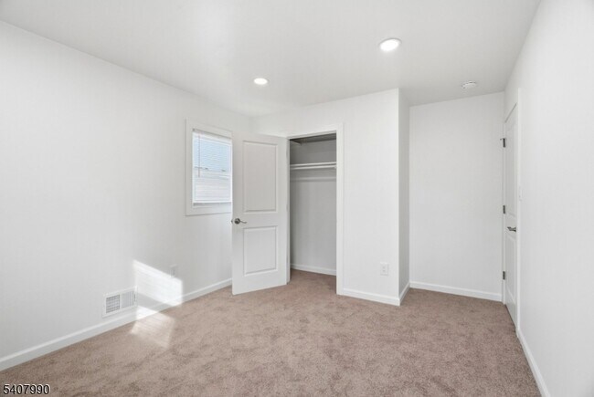 Building Photo - 114 Grove St