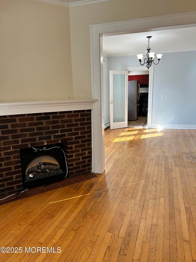 Building Photo - 17 Codington Pl