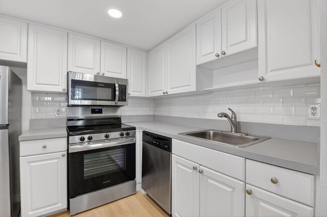 Building Photo - 51 Flanders B