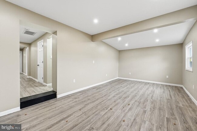 Building Photo - 667 S Broadway