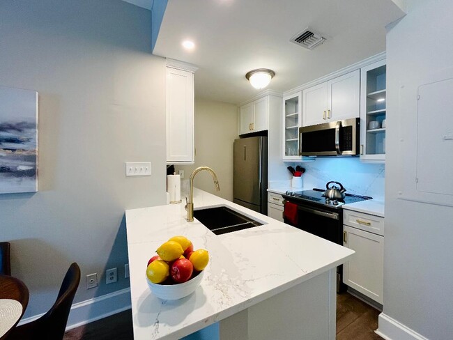 Building Photo - 105 W Oglethorpe Ave