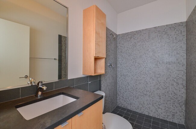 Building Photo - 1505 Utah St