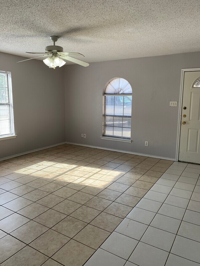 Living Room - 2916 N 32nd St