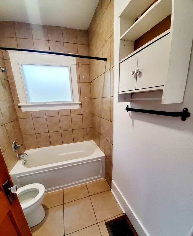 Building Photo - Charming, Spacious Rental in Old Town Fort Collins | Avail. 08/01/2026