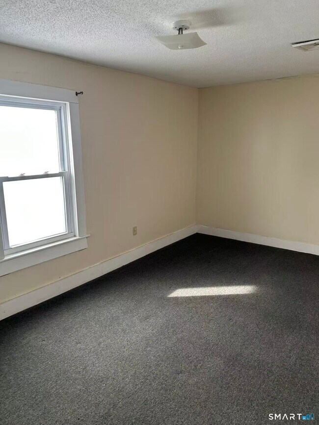 Building Photo - 47 Edwards St