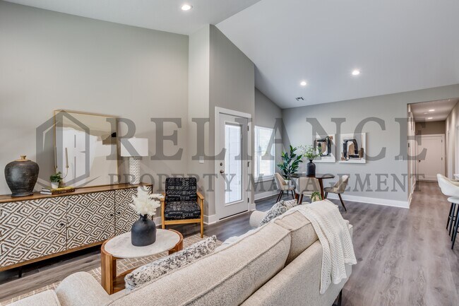 Building Photo - 4940 N Vassar Ave