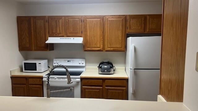 Kitchen w/new appliances - 640 Homestead Dr