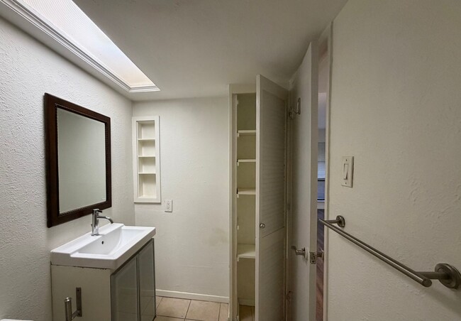 Building Photo - 4107 Avondale Ave