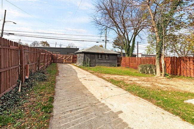 Building Photo - 1187 S High St