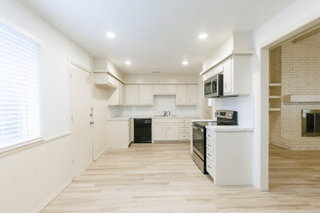 Building Photo - 4407 75th Dr