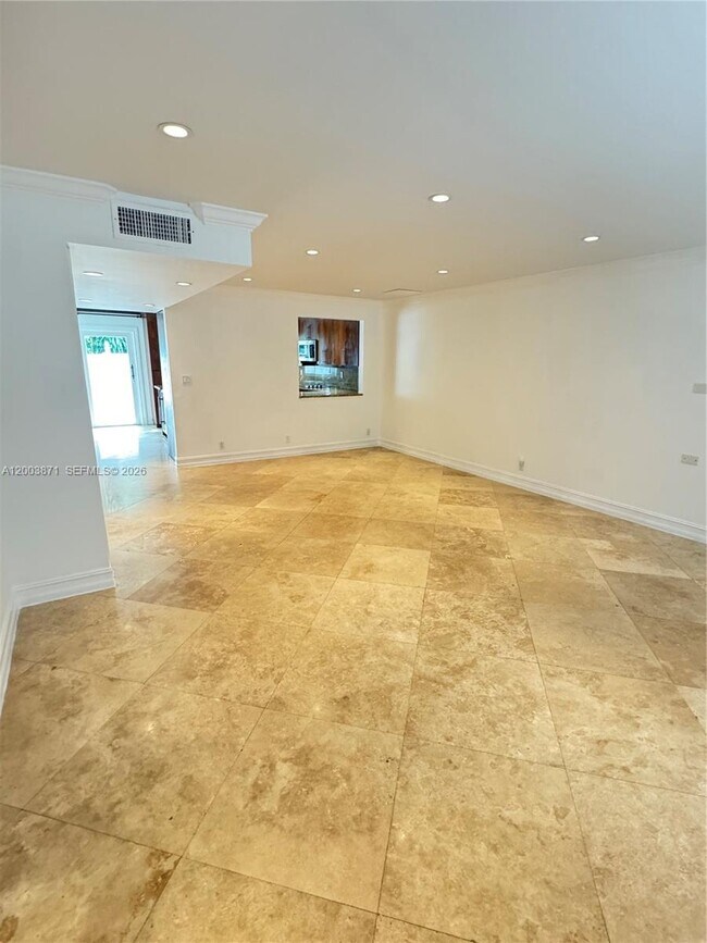 Building Photo - 3920 Woodside Dr