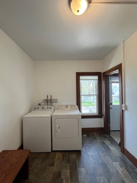 Building Photo - 513 N Maple Ave