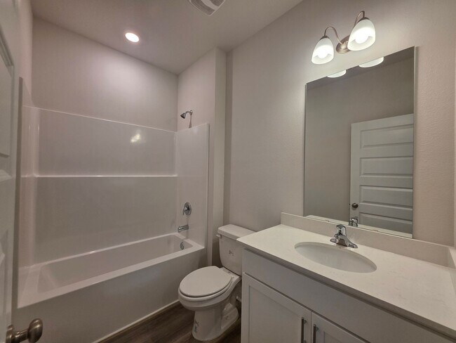 Building Photo - Brand new 5BR/3BA with Amenities Galore