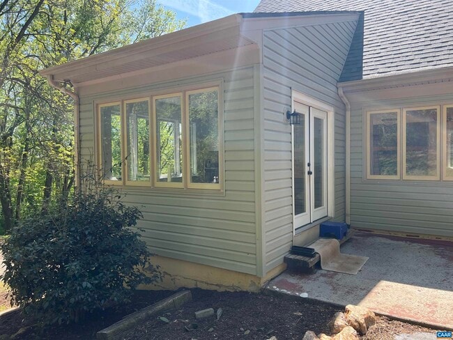 Building Photo - 14150 James River Rd