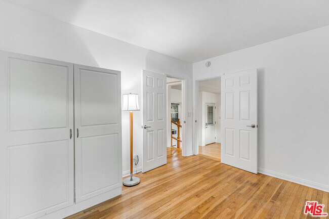 Building Photo - 1352 Ocean Park Blvd