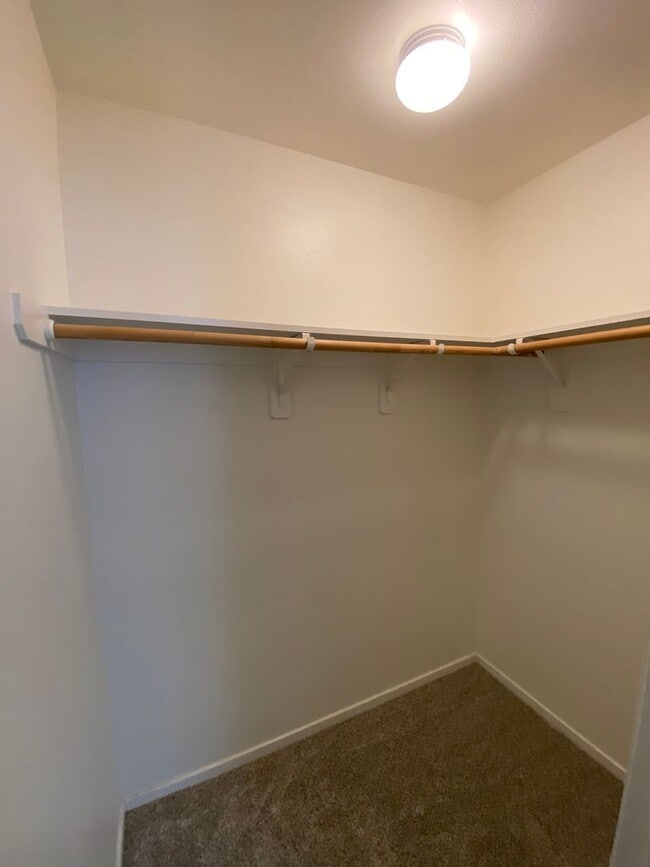 Building Photo - Spacious Two Story Home in SW Visalia comi...