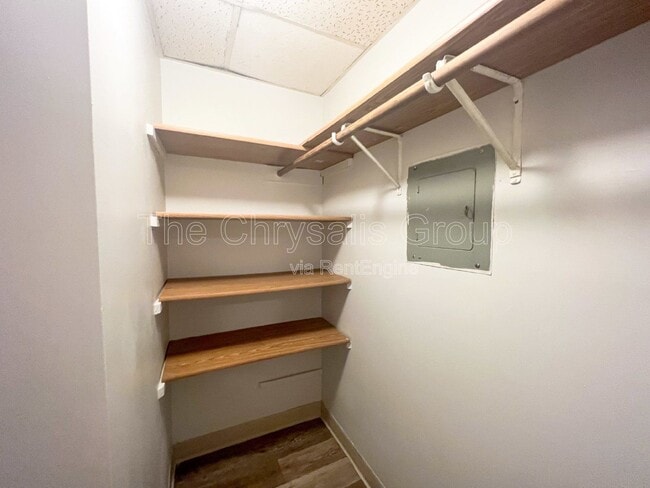 Building Photo - 2402 Marquette Rd