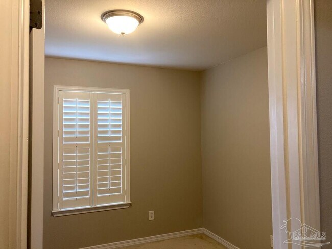 Building Photo - 8770 Kennedy Dr