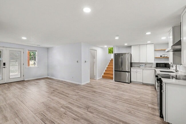 Building Photo - 1200 Tulip St