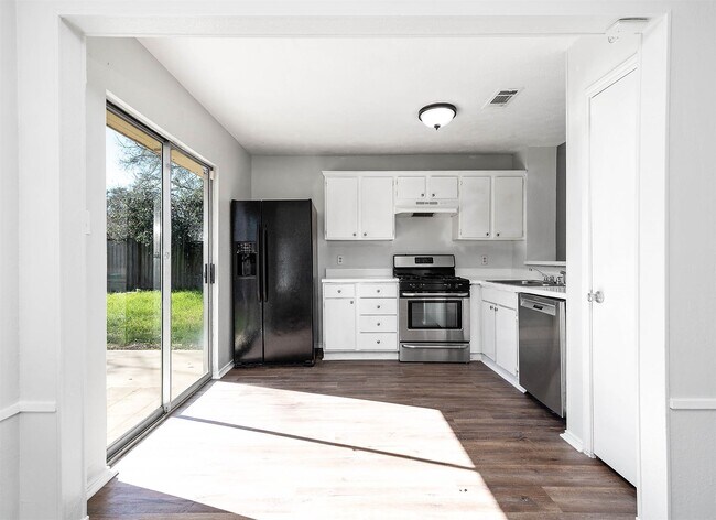 Building Photo - 3423 Nutwood Ln